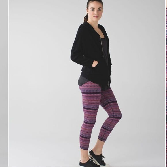 Lululemon Wunder Under Crop - Picture 2 of 7